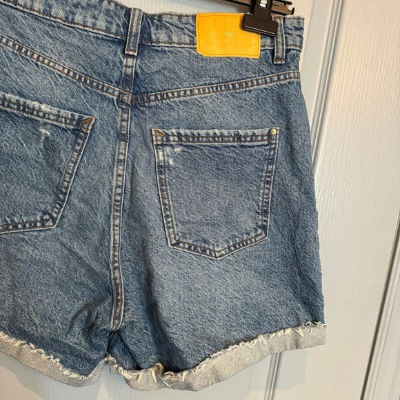 Zara High Rise Distressed Denim  Jean Shorts Size 8 Women's Blue Mom Cut Off EUC - Picture 8 of 16
